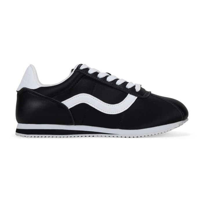Zapatillas deportivas negras con cordones