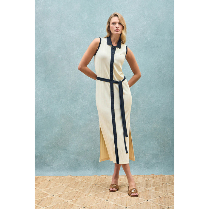 Vestido color crudo acanalado sin mangas con botón nacarado