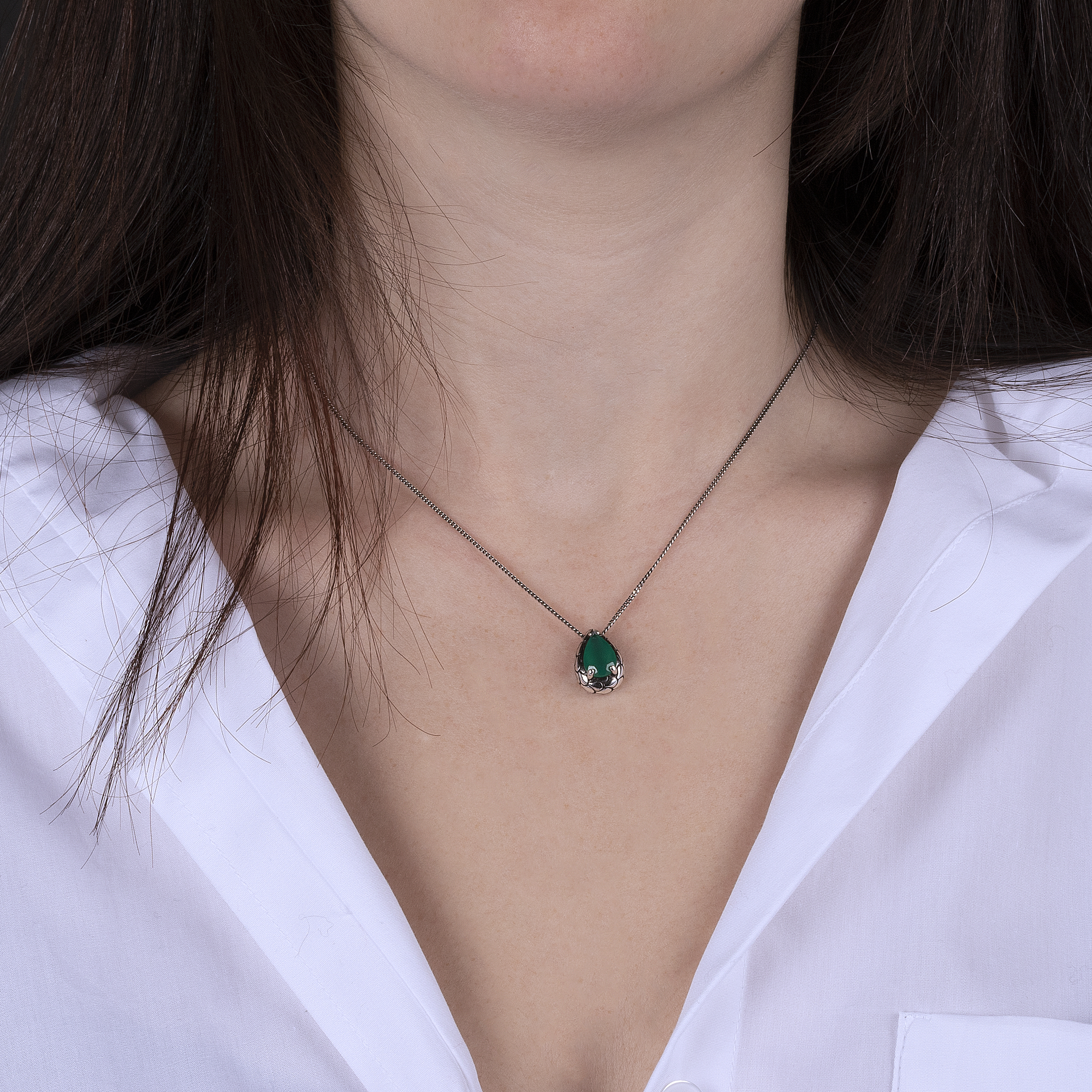 Collana con Catena Ritorta e Pendente a Goccia in Pietra Naturale Onice Verde