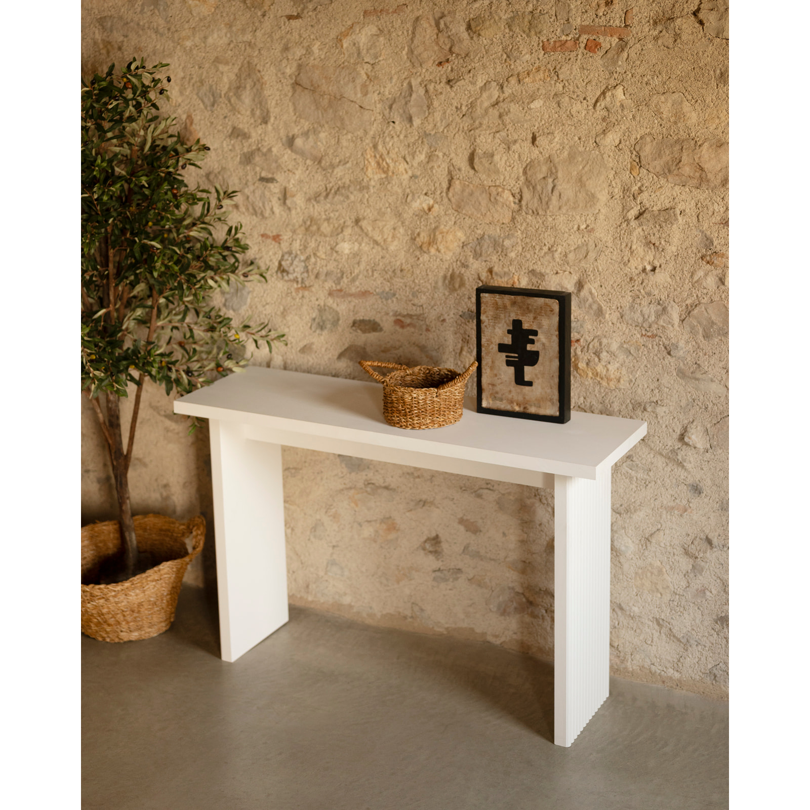 Consola de madera maciza en tono blanco de 120x80cm Alto: 35 Largo: 120 Ancho: 80