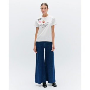 T-shirt girocollo con spacchi laterali, grafica "made in lola" con toppe