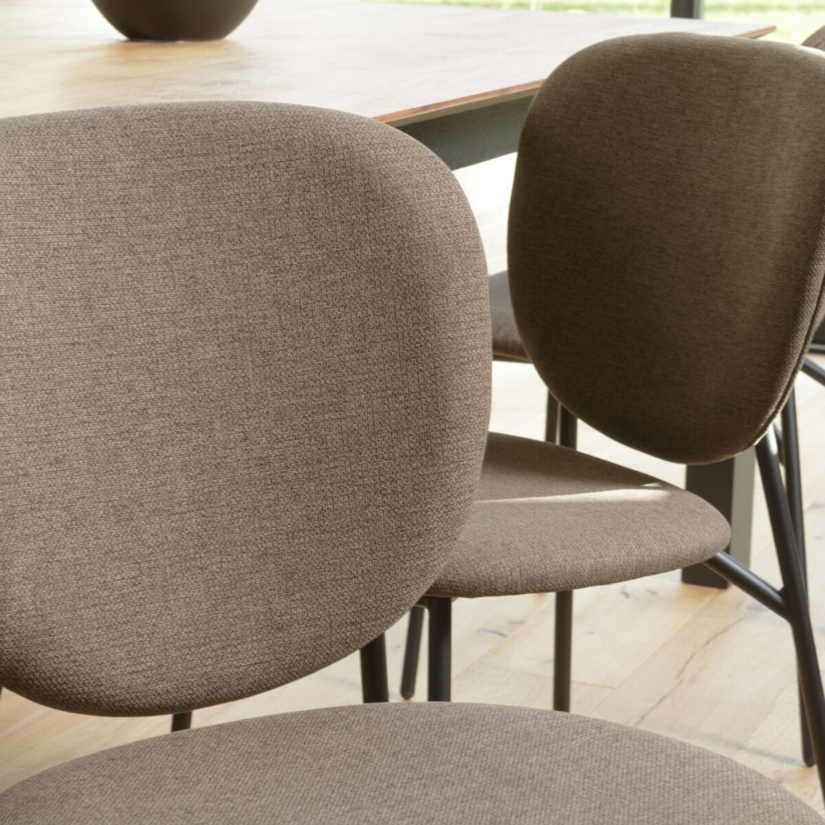 TOM - Lot de 2 chaises tissu marron pieds acier noir