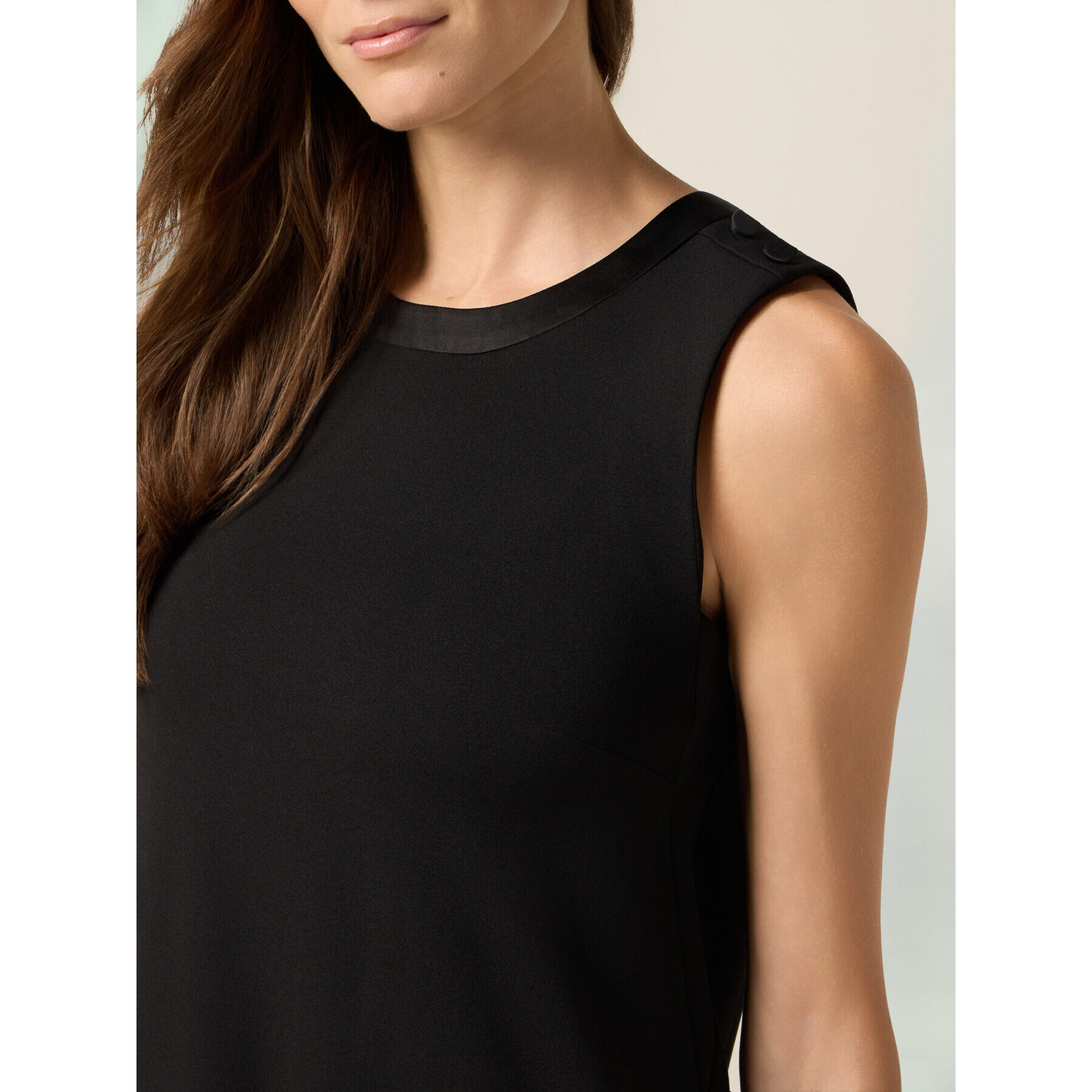 Oltre - Vestido tubo fluido con bolsillos y botones - Negro