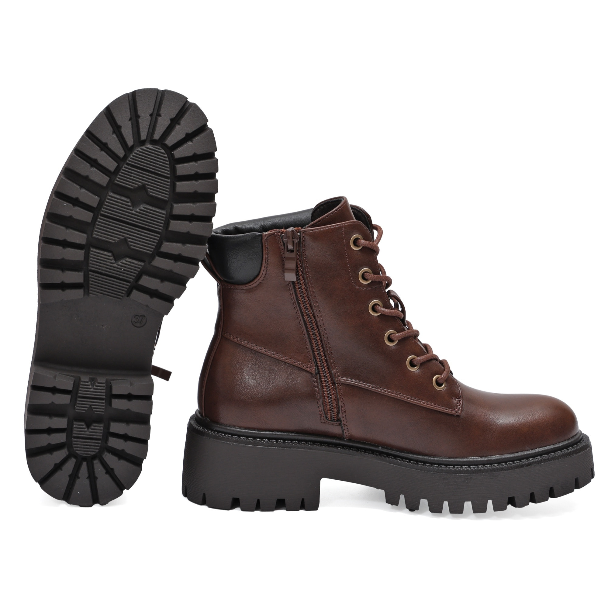 Anfibi in simil pelle con stringhe