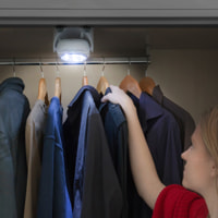 Lampada Led con sensore di movimento - bianco - 12x7 cm