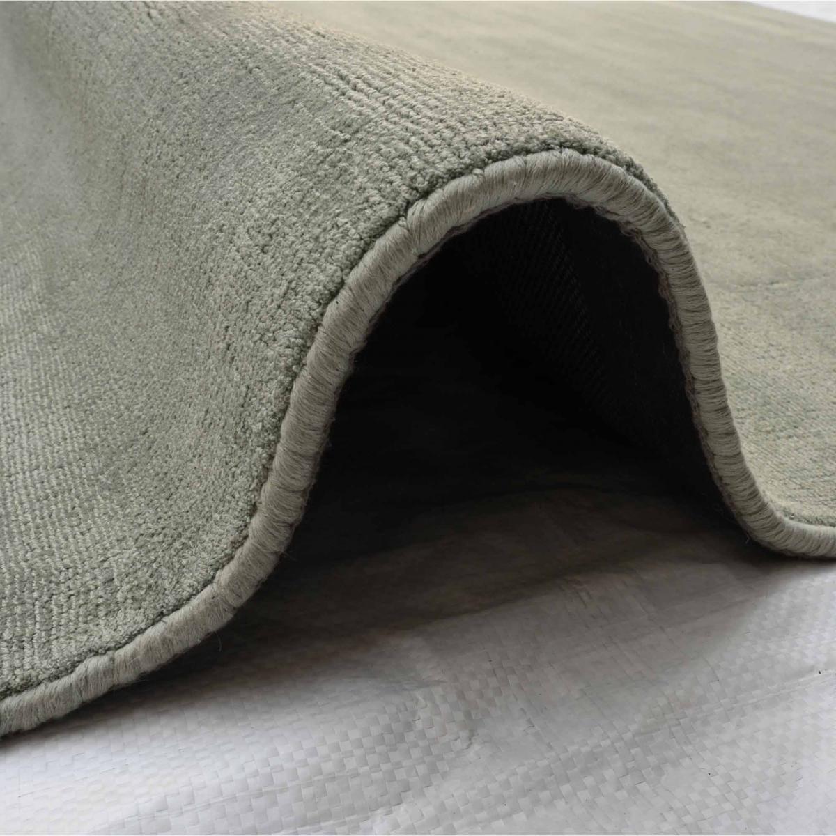 Tapis artisanal doux et soyeux tufté main en viscose