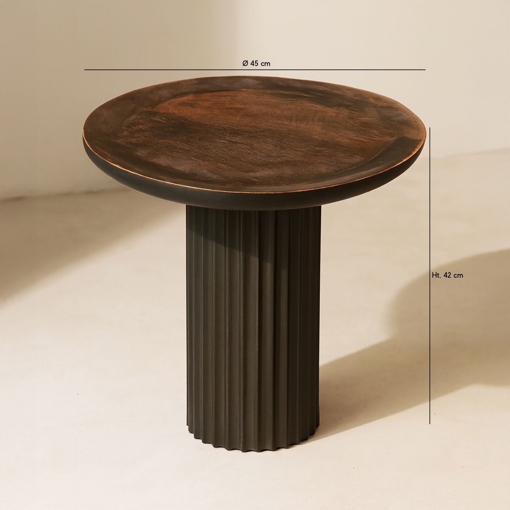 Table d'appoint en bois de manguier et pied en métal noir SÖREN