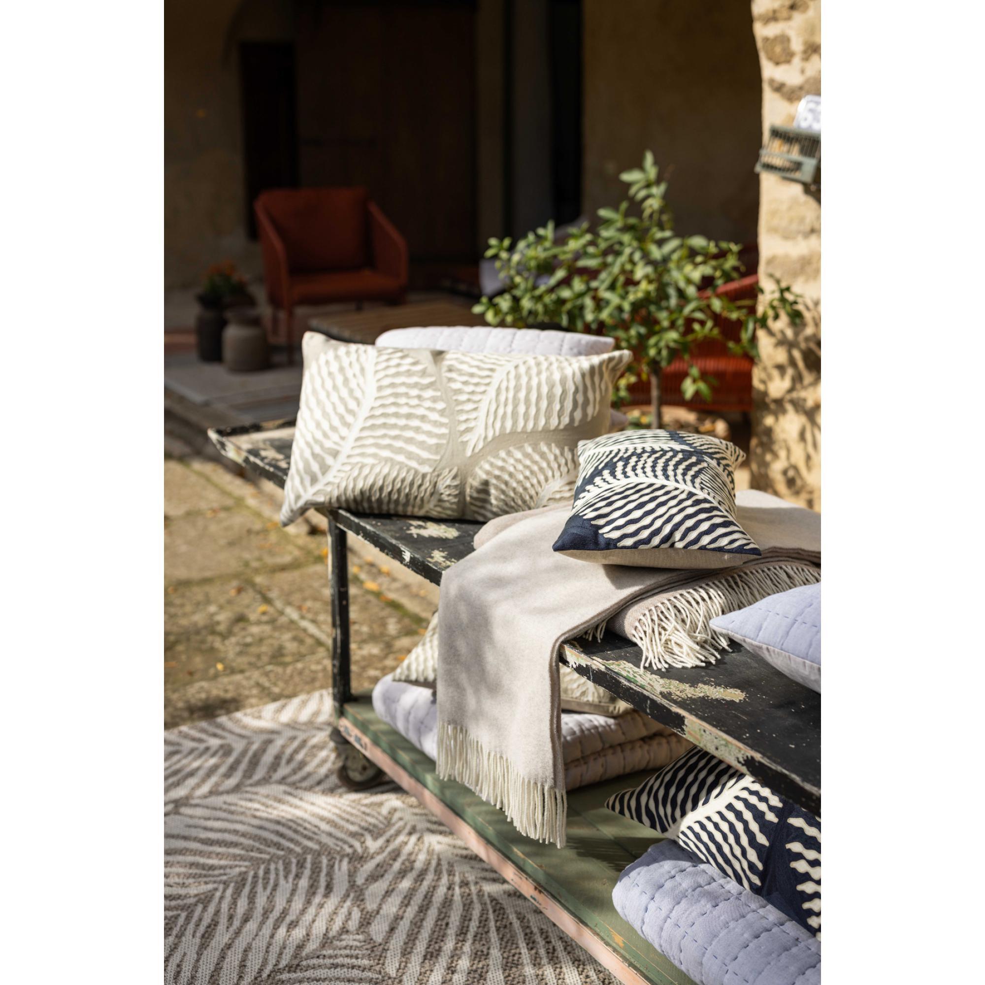 Coussin brodé Flora