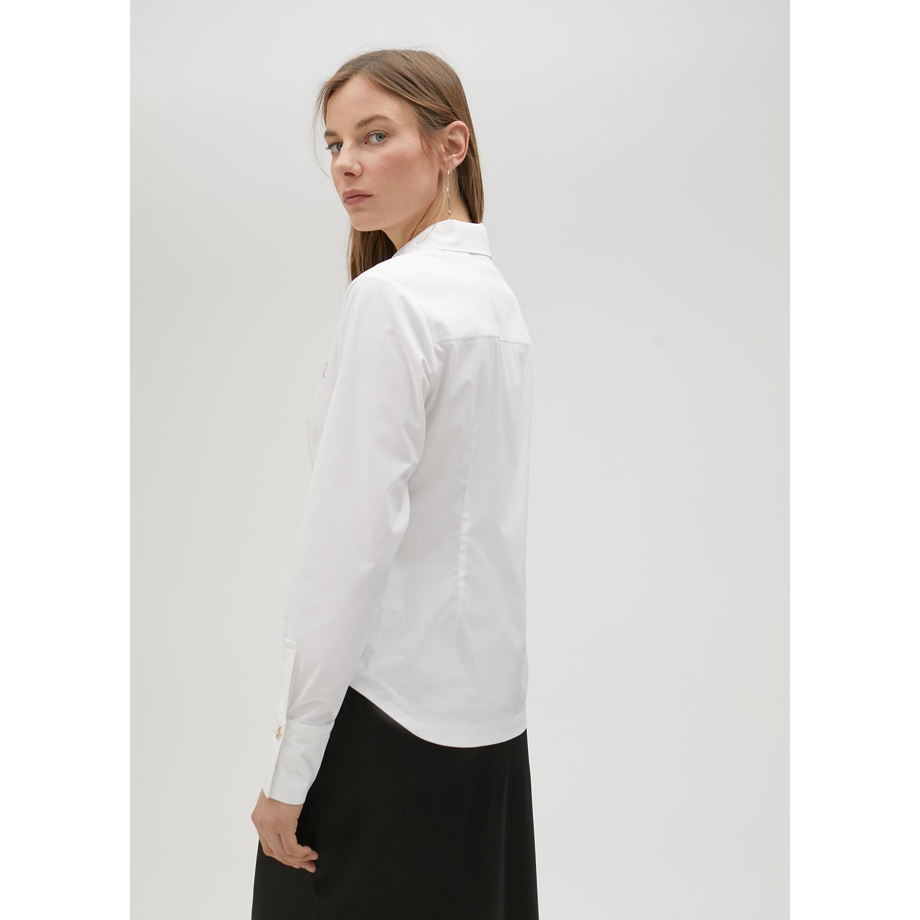 Camicia bianca attillata