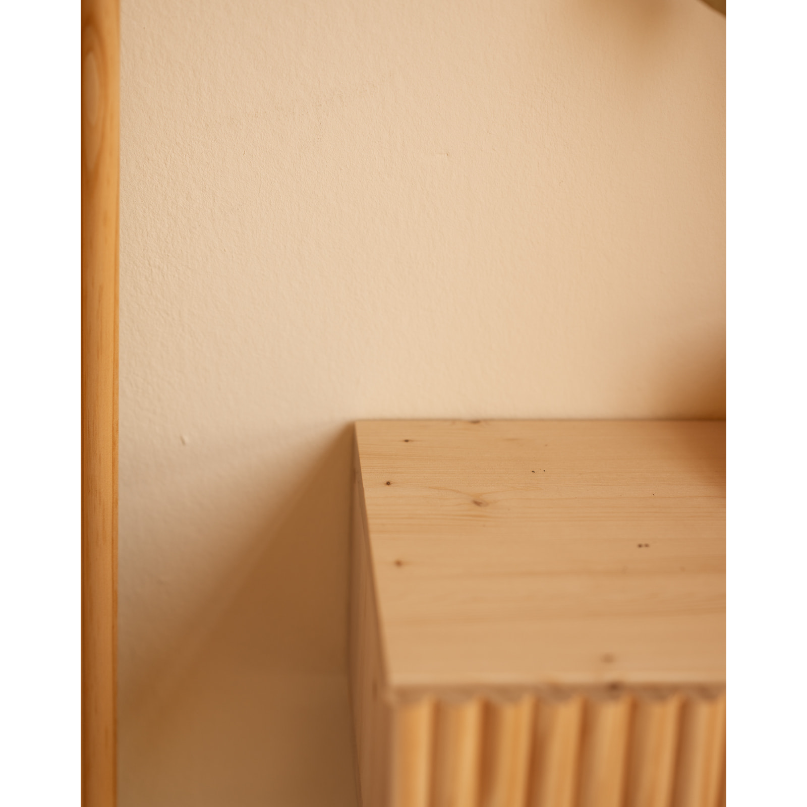 Table de chevet en bois massif flottant ton chêne moyen de 40cm Hauteur: 15 Longueur: 40 Largeur: 25.5