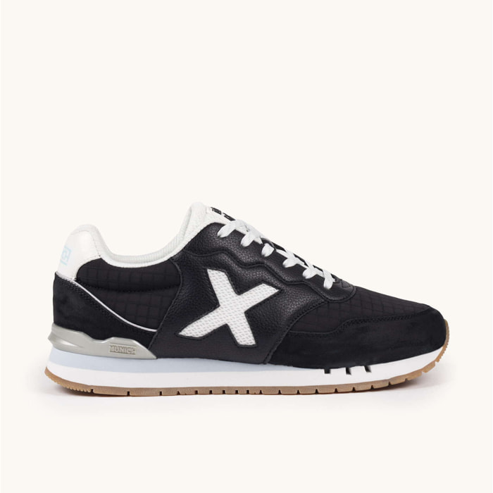 Zapatilla Retro Running en Piel Negra con Contrastes Blancos y Suela Caramelo MUNICH DASH WMN 283