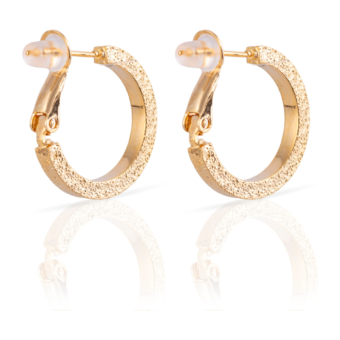 Pendientes de aro plano de cobre con baño de oro auténtico y acabado brillante, 20.5 mm, cierre catalán de plata de ley 925 con acabado dorado electroplateado.