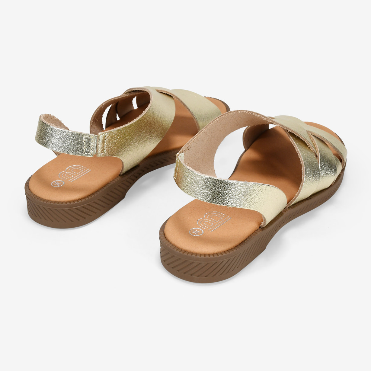 Sandalias doradas en piel con trenzado