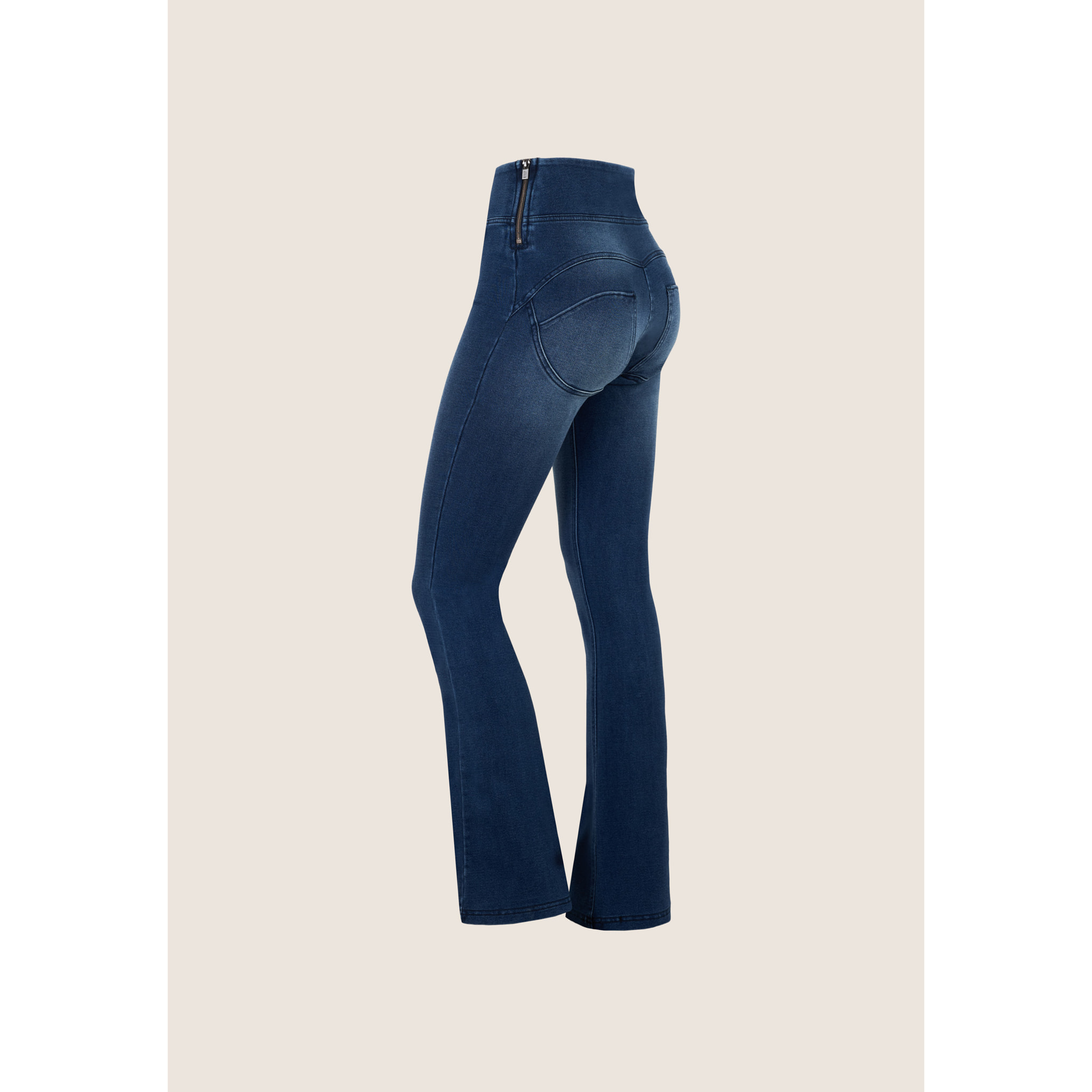 Pantaloni WR.UP mini flare satinati con nastri in vita