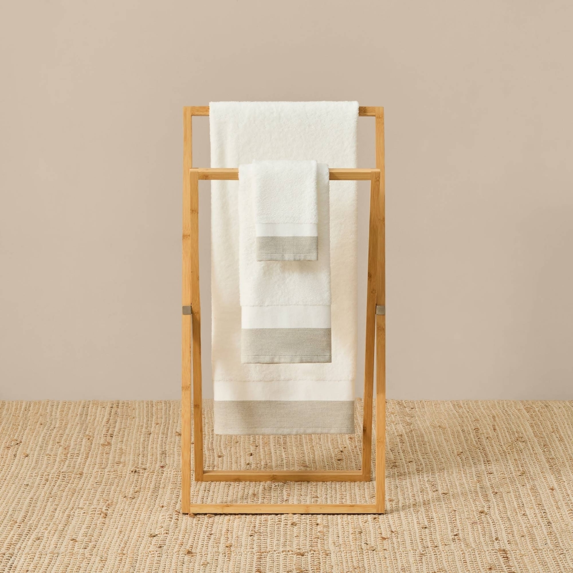 Toalla cenefa con lino Gairo color blanco 100% Algodón