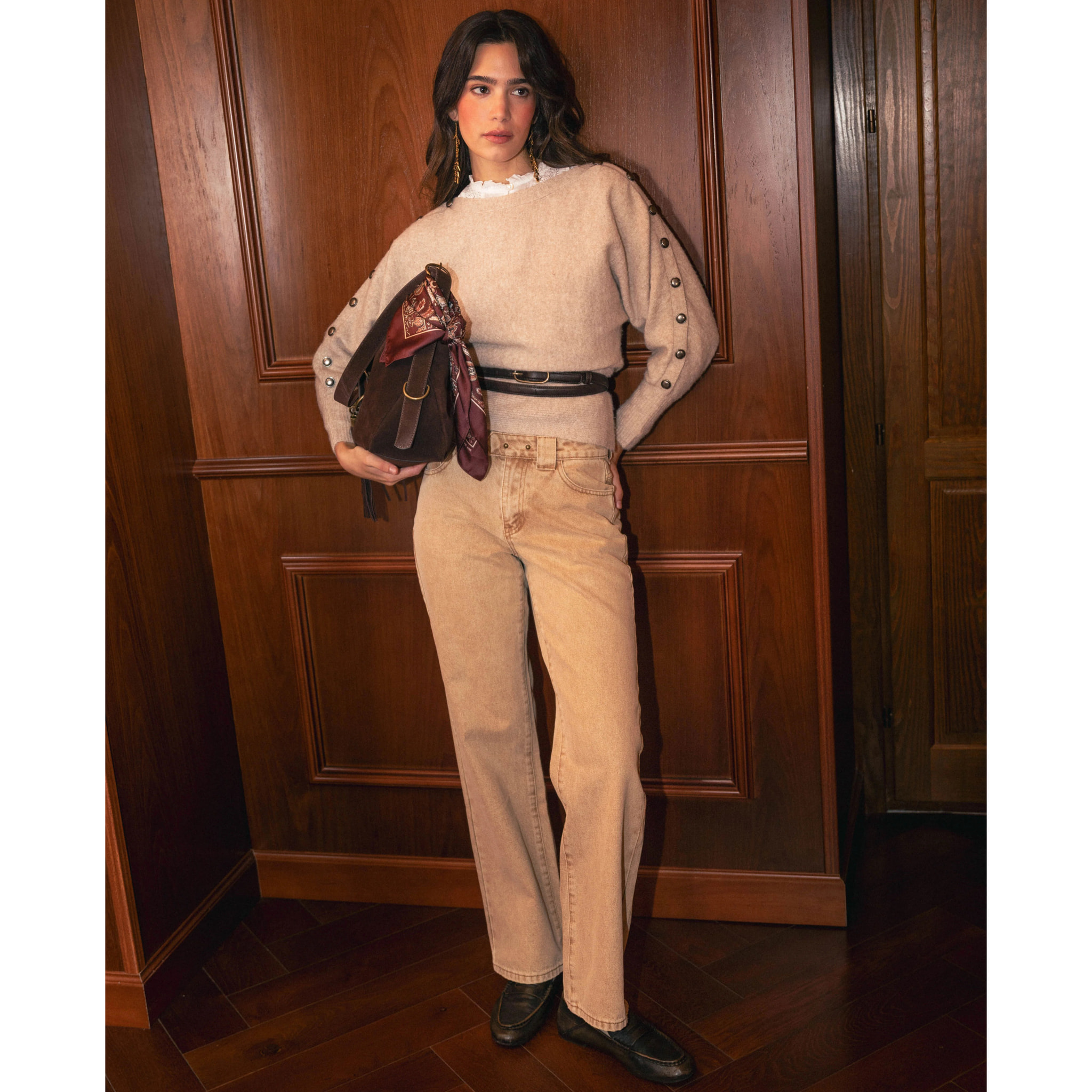 Cinturón de piel con doble vuelta de mujer.