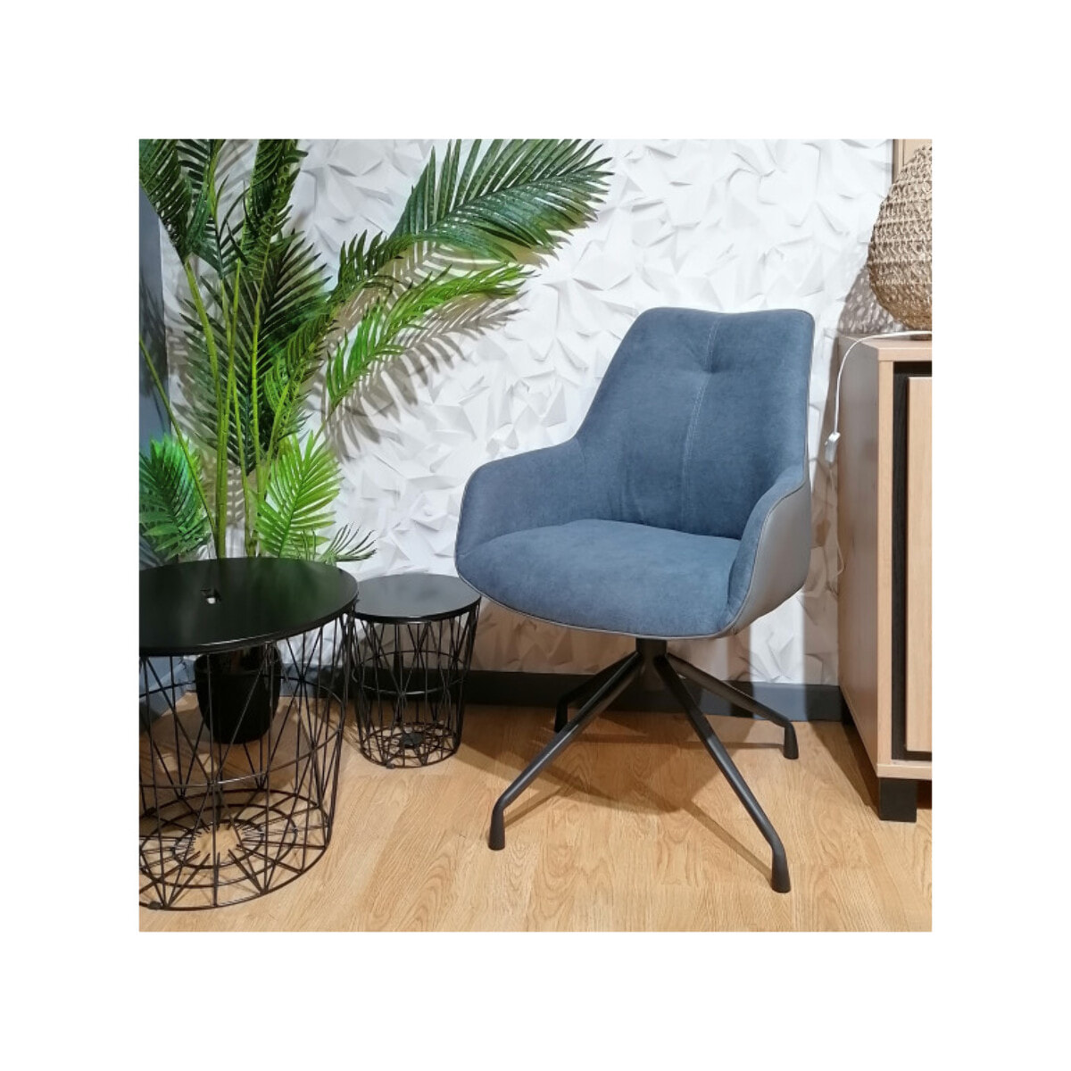 Fauteuil rotatif en tissu bleu avec accoudoirs en simili gris - BERGEN