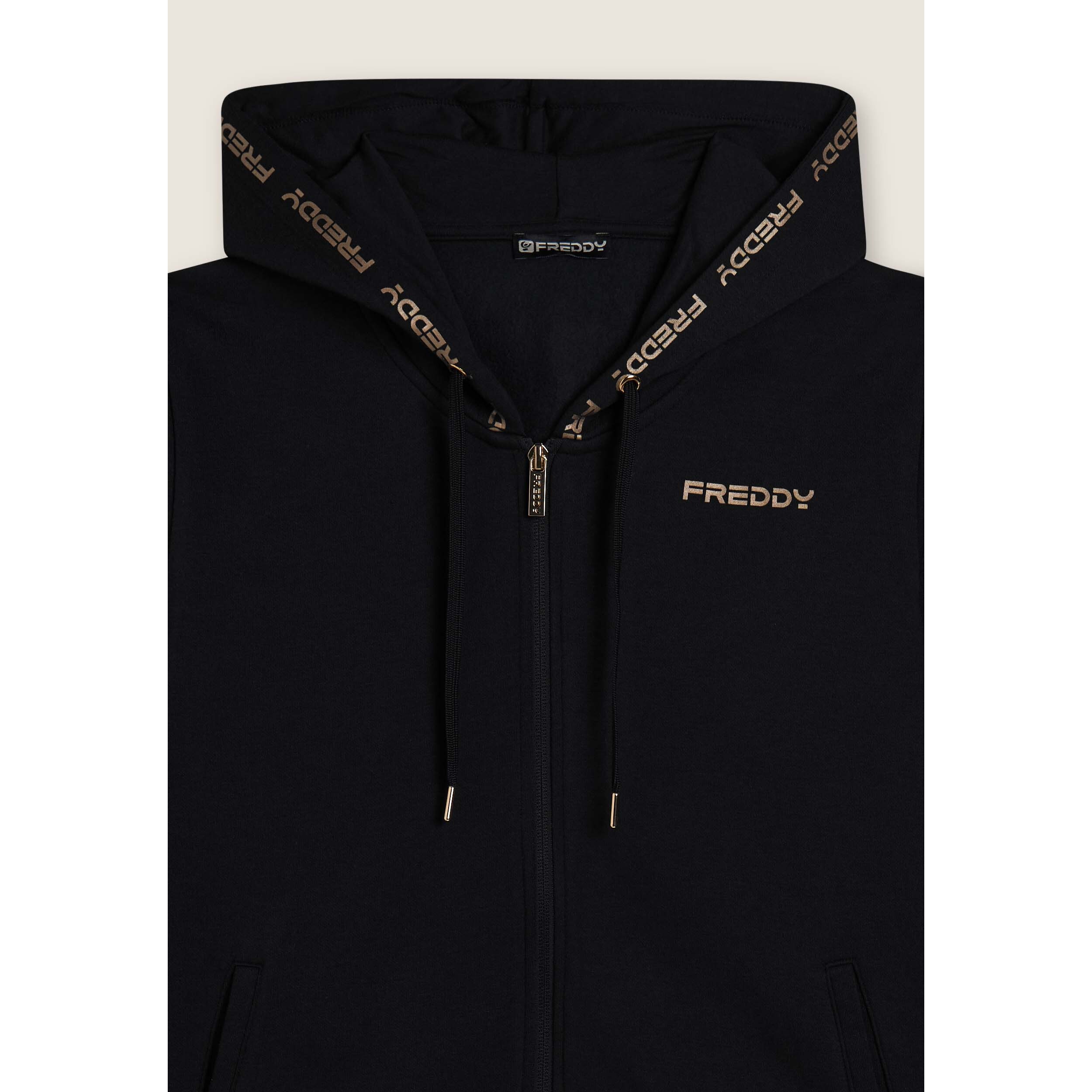 Tuta con cappuccio decorato da logo dorato a contrasto