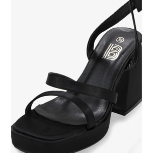 Sandalias de tacón campana negras en satén