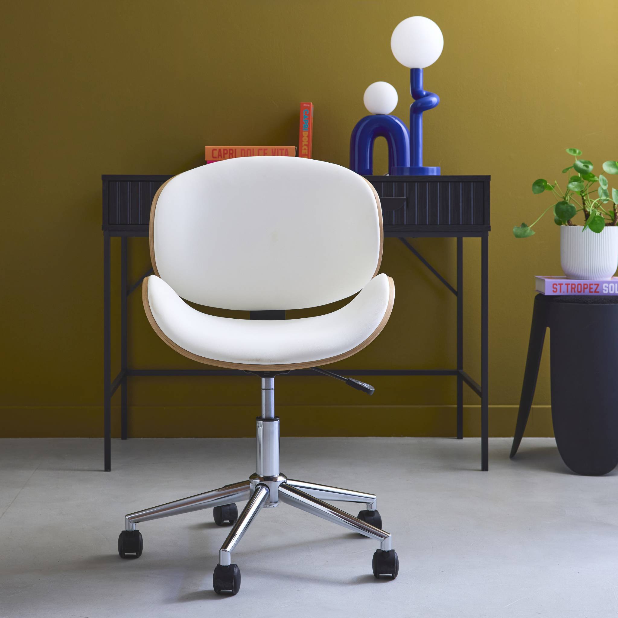 Chaise de bureau à roulettes bois courbé avec placage effet chêne et assise blanche