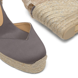 Alpargata de cuña Chiara en raso con doble plataforma y cierre de cintas