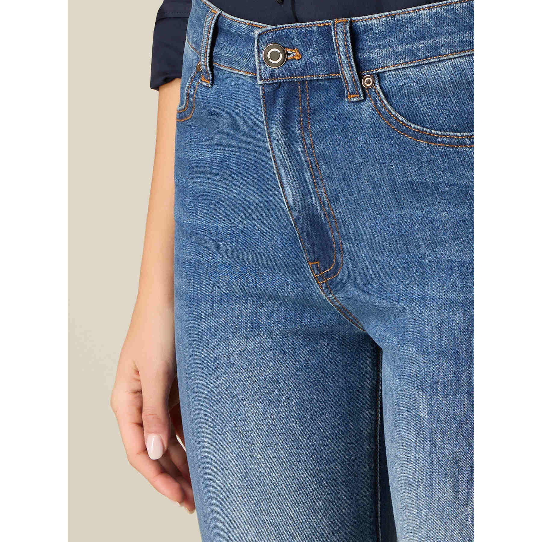 Oltre - Jeans flare con orlo sfrangiato - Blu