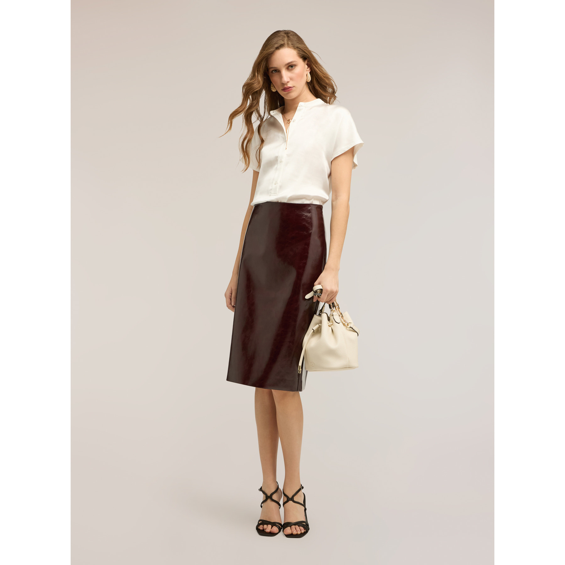 Motivi - T-shirt in raso con scollatura a serafino - Bianco