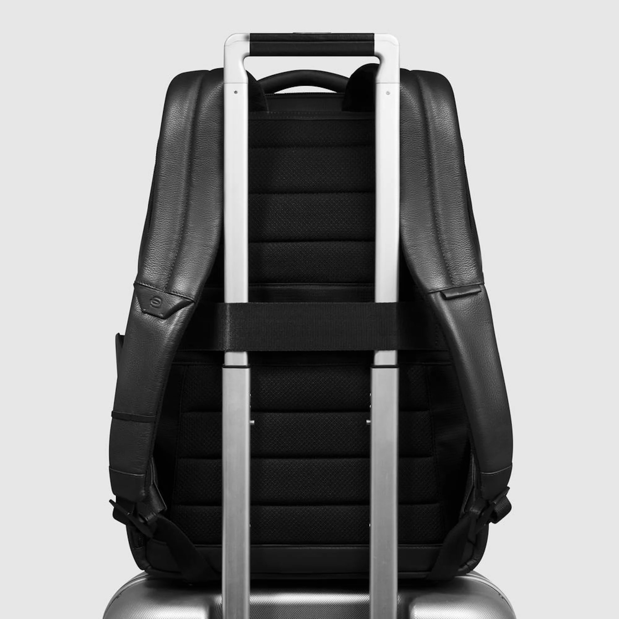 Piquadro Zaino porta pc e iPad® con tasca per Piquadro Smart Tracker, protezioni antiurto e RFID