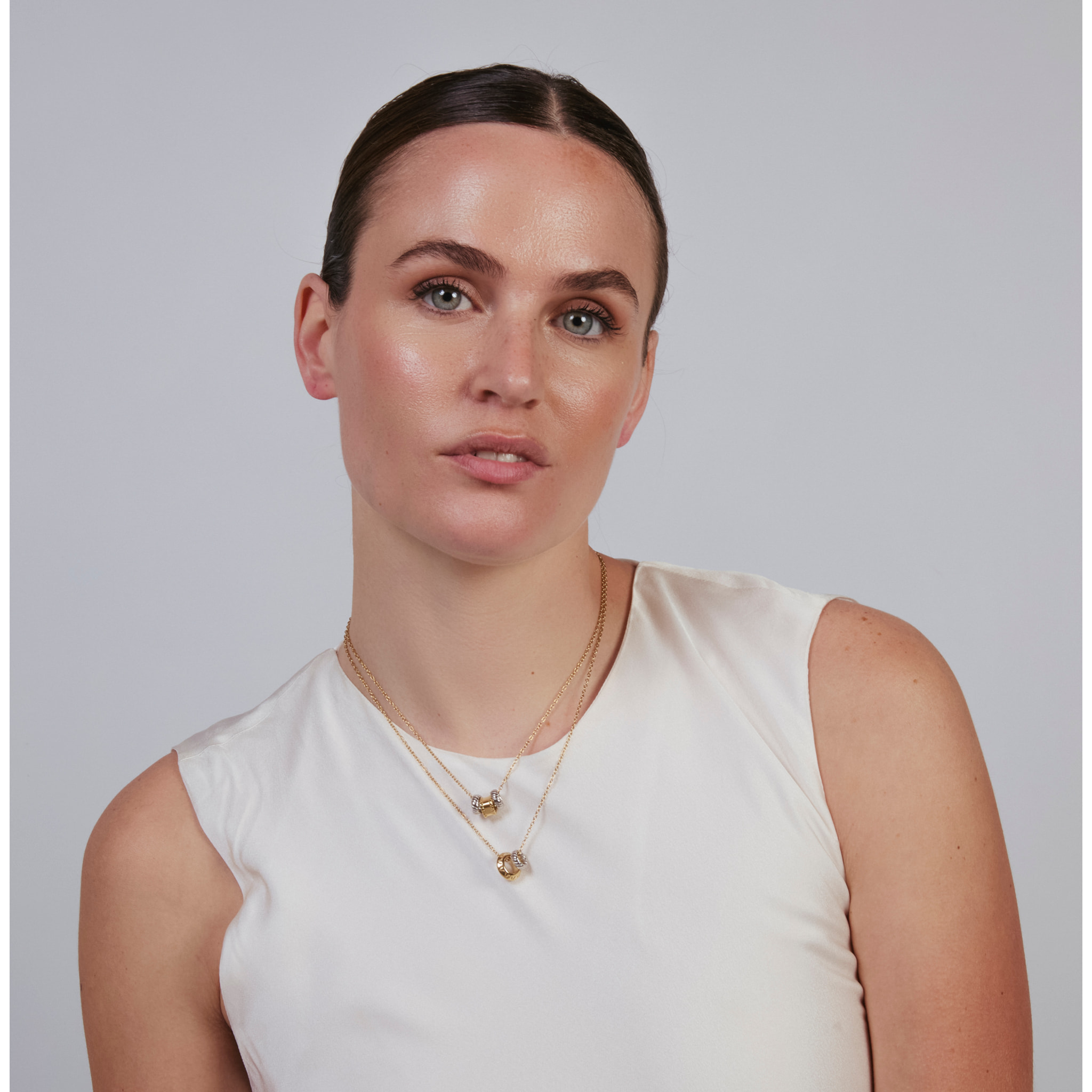Collar Thadsi acabado oro 18k y plata
