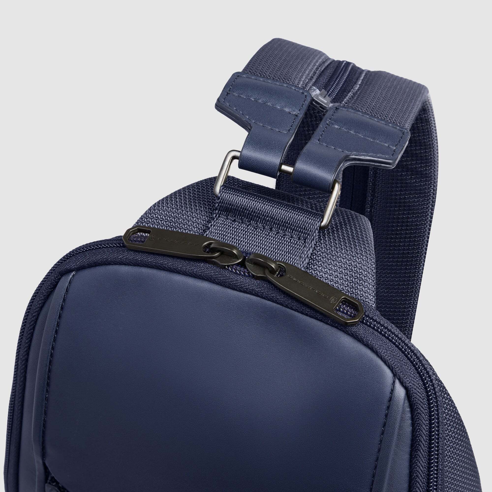 Piquadro Zaino monospalla uomo in tessuto riciclato