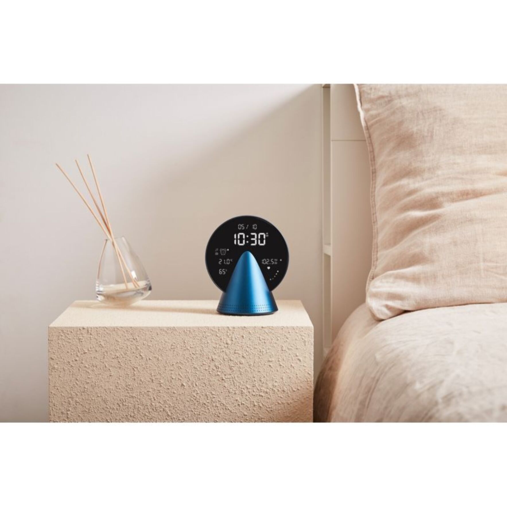 Radio réveil LEXON Conic Clock avec fonction Bluetooth Bleu