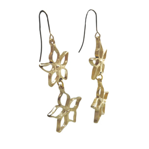 Pendiente doble Irregular Blom en dorado chapado latón gancho