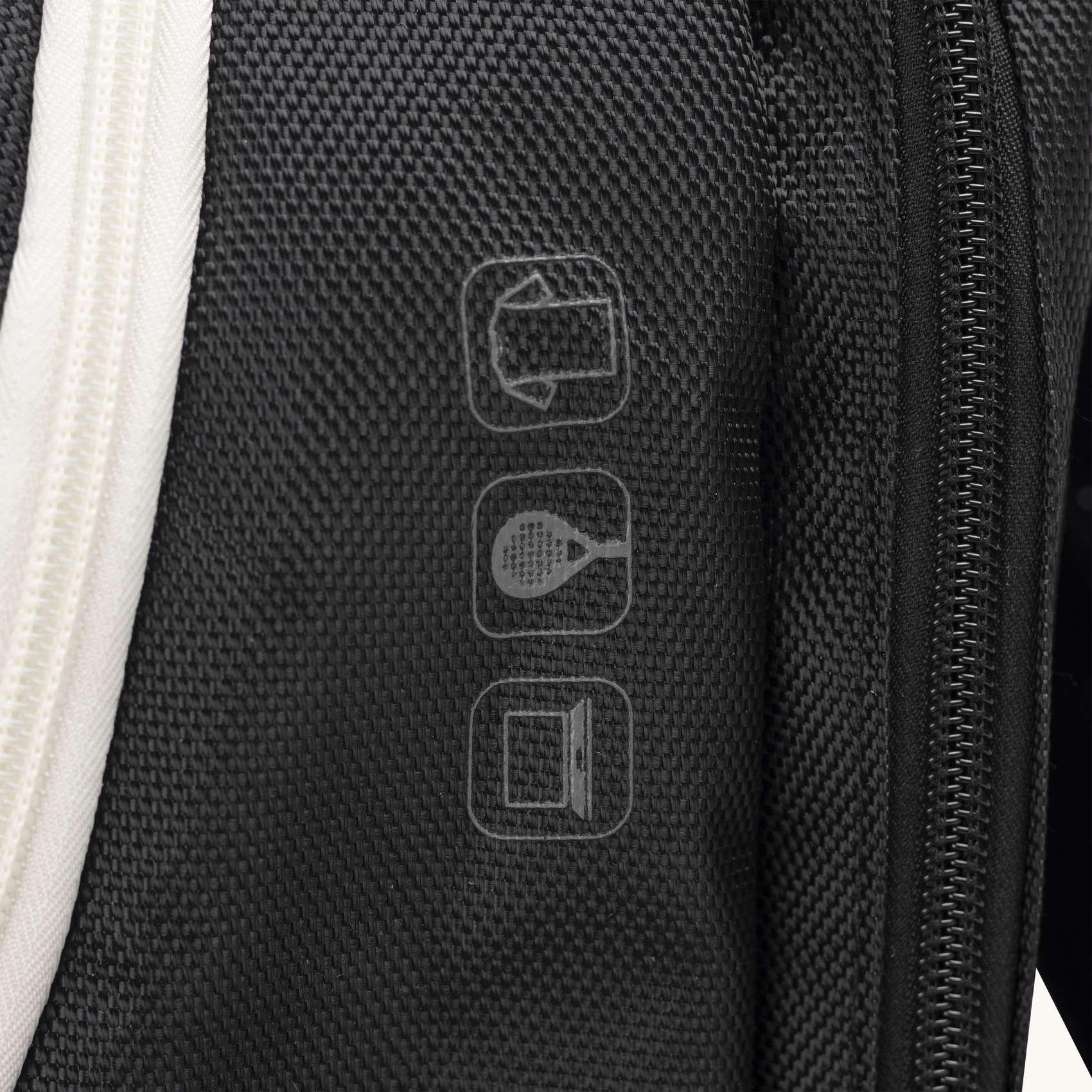 Mochila Deportiva de Pádel Negra y Blanca con Compartimentos Térmicos y Zapatillero TRAINING BACKPACK