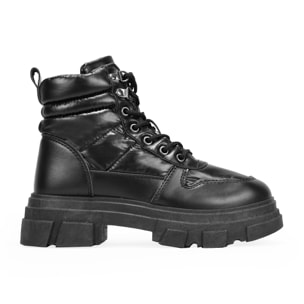 Botines deportivos negros con cordones