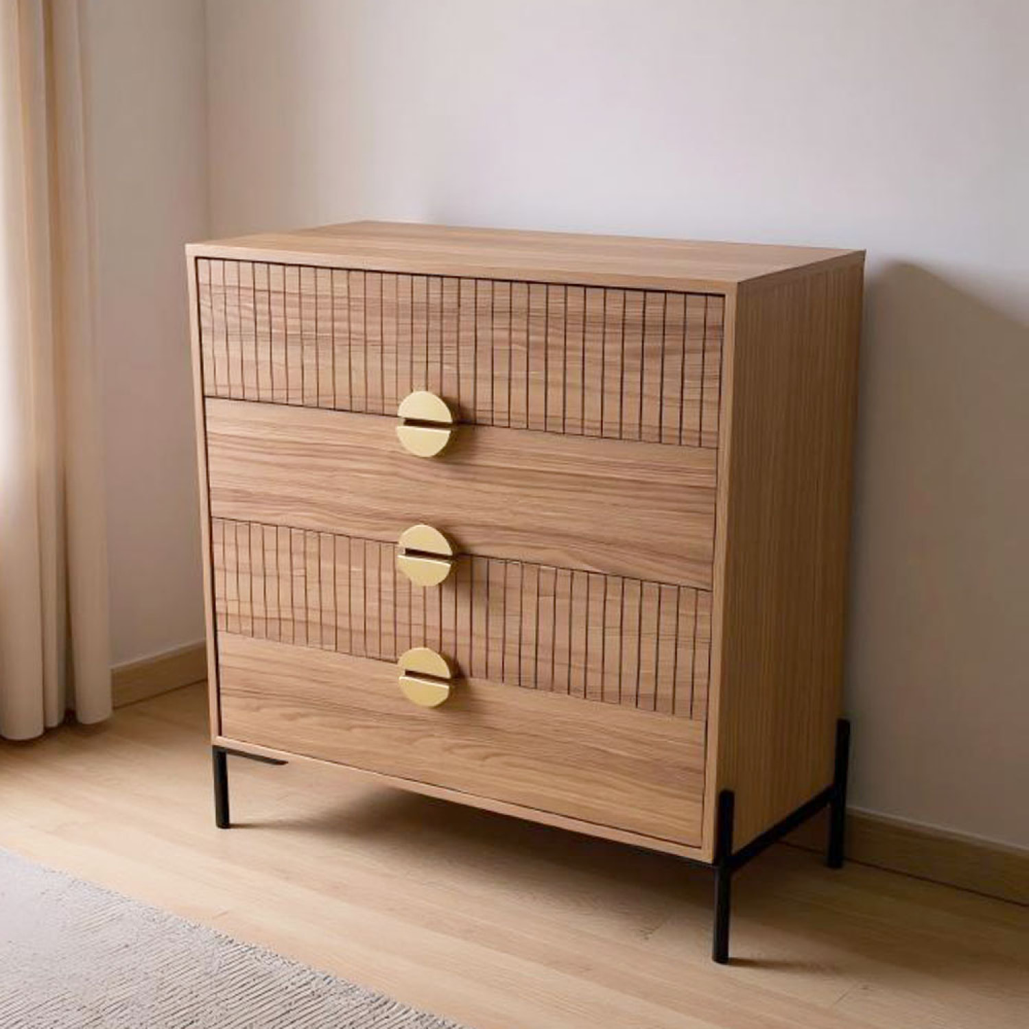 TORINESE Commode 4 tiroirs décor bois rainuré et poignées dorées 84cm