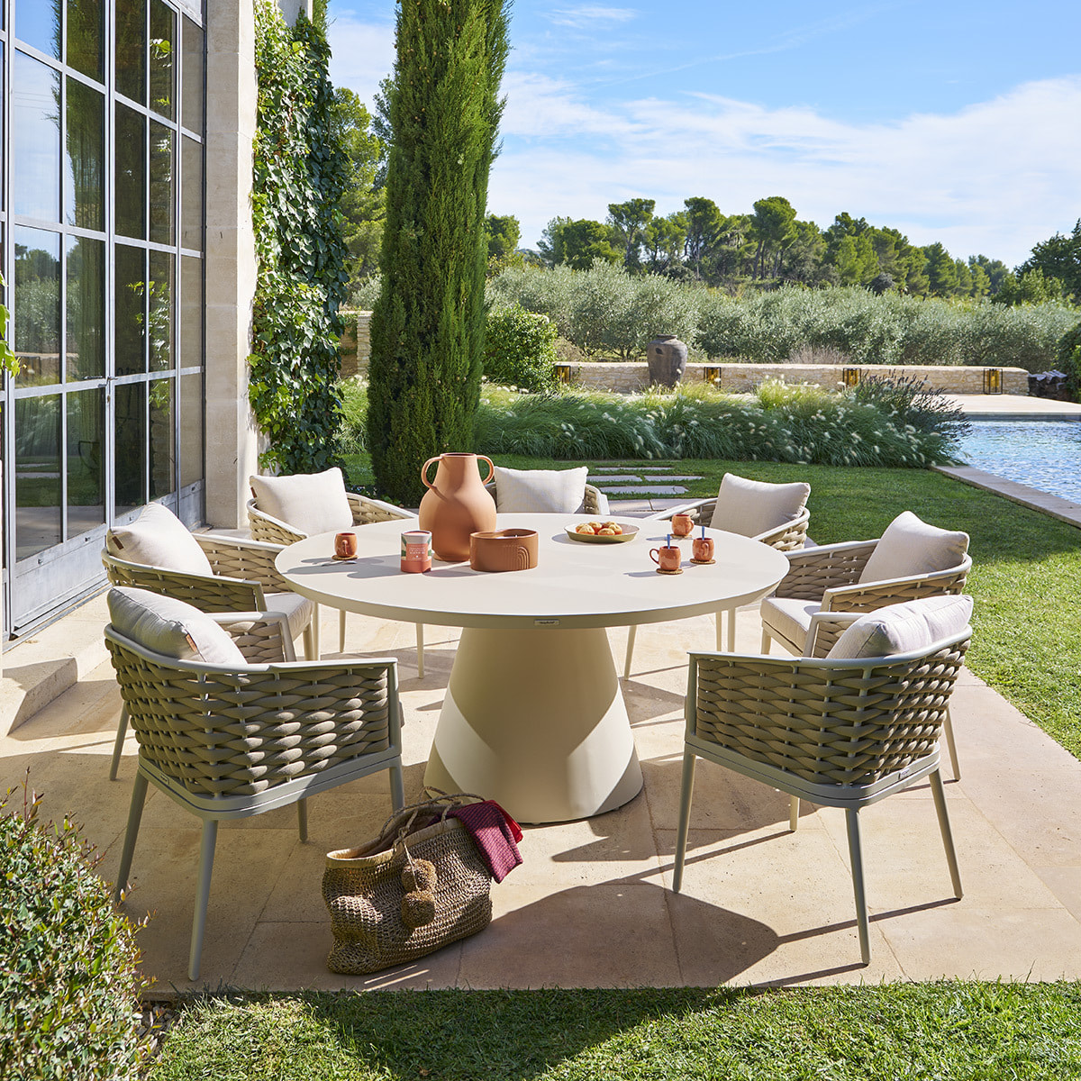 Table de jardin ronde "Yconia" argile 8 places en aluminium