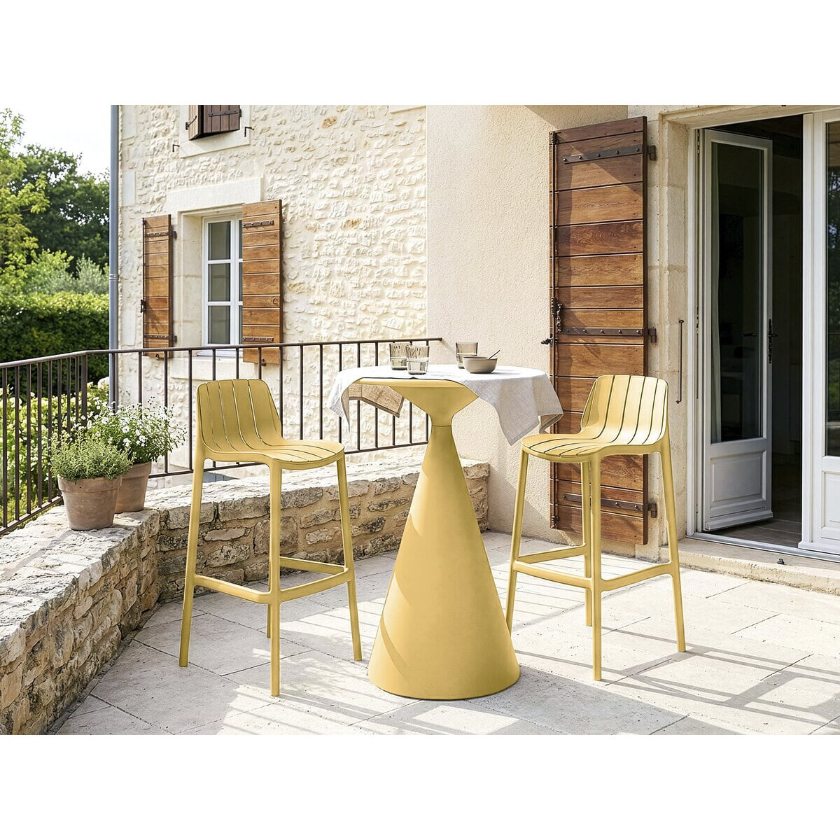 Lot de 2 chaises hautes de jardin empilable "Vaena" - Jaune