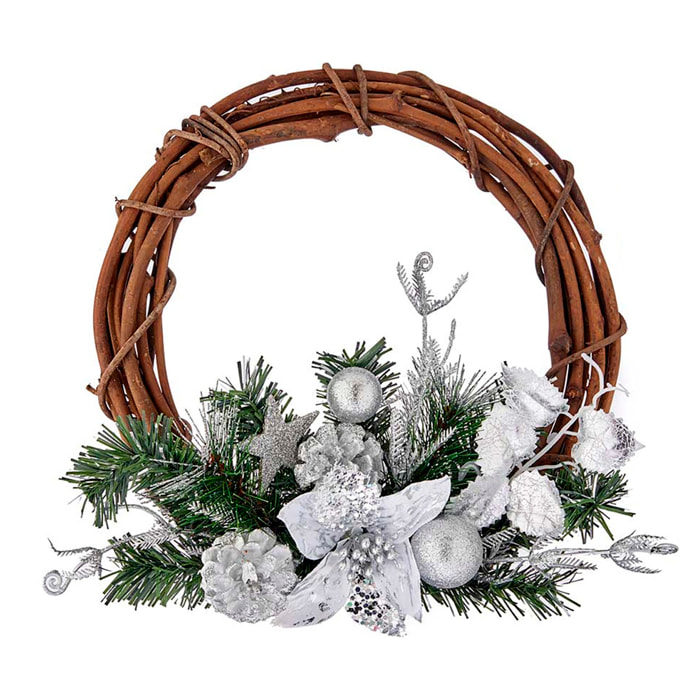 Corona decorativa di Natale con stella e palle argentate.