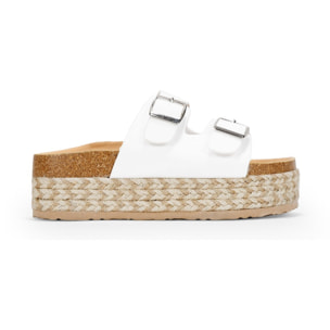 Sandalias blancas con plataforma de esparto