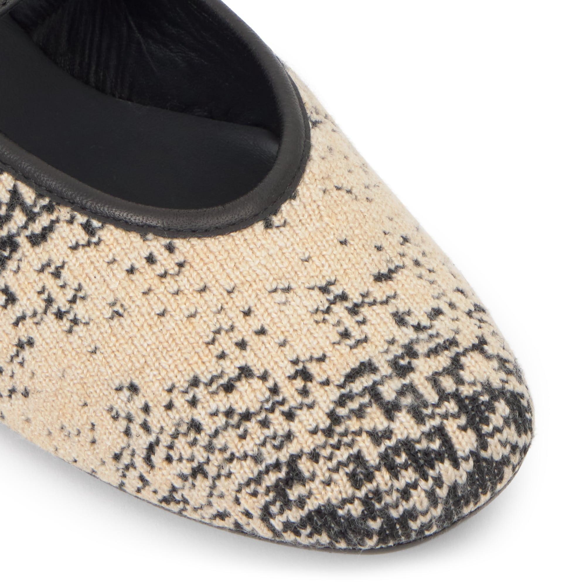 Bailarina plana Hermi en napa y punto con cierre de hebilla