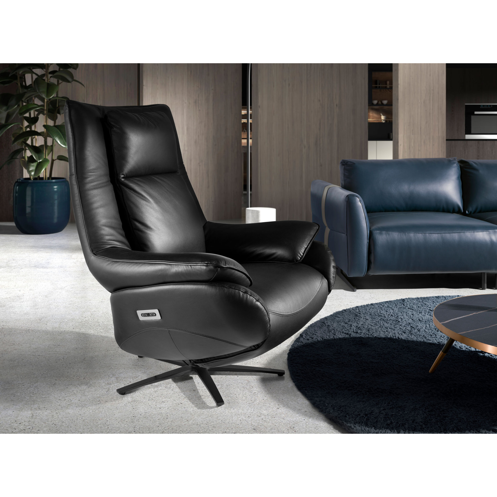 Sillón Angel Cerdá relax giratorio con reposabrazos con asiento y respaldo tapizados en piel de origen vacuno en negro patas de acero inoxidable en epoxi negro 91x80x118cm
