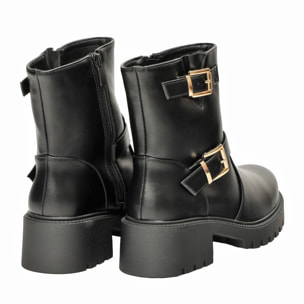 Stivaletti in simil pelle con fondo in gomma