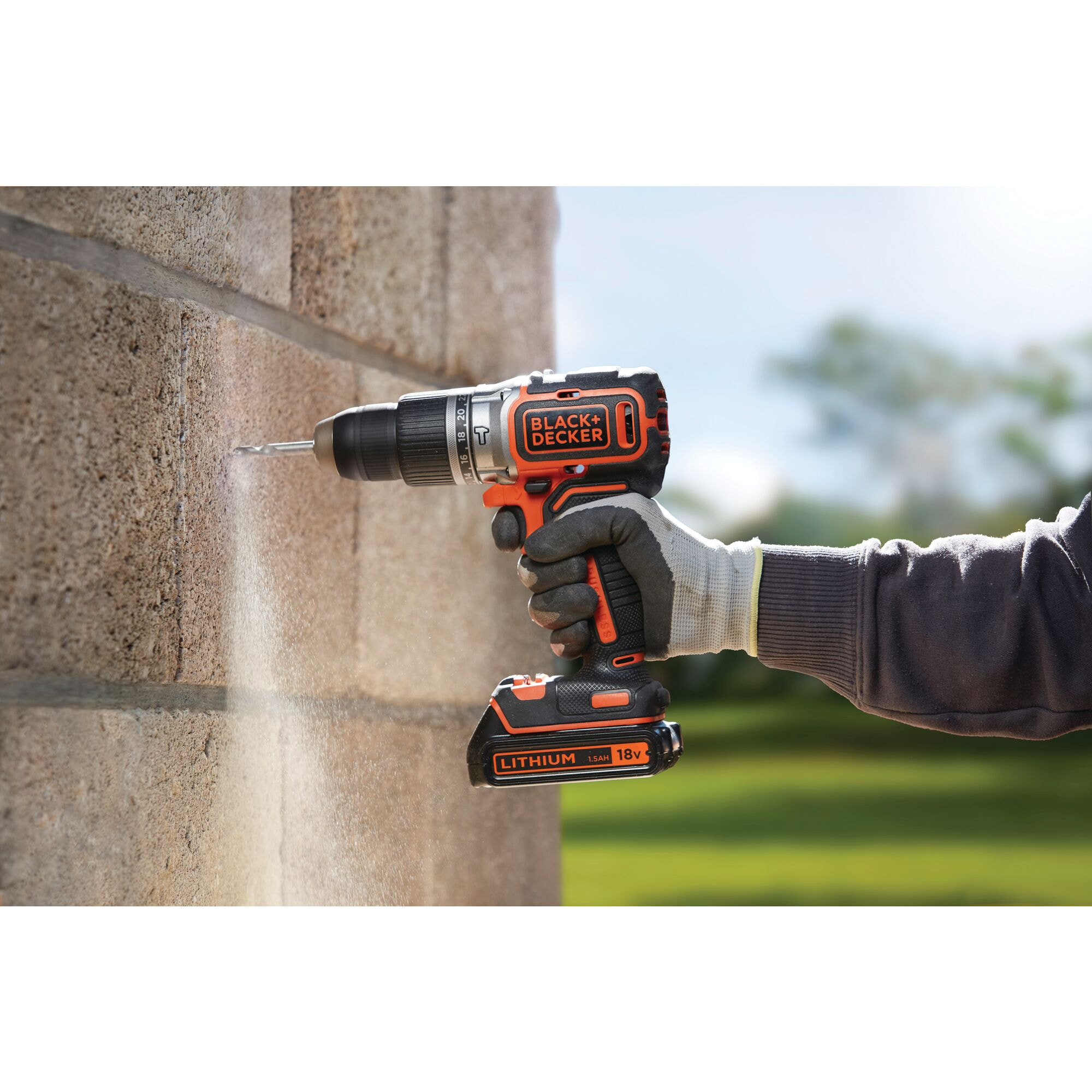 Perceuse à percussion sans fil brushless 18v 50 accessoires 4Ah + 2.5Ah BLACK+DECKER BL188ME2SA-QW