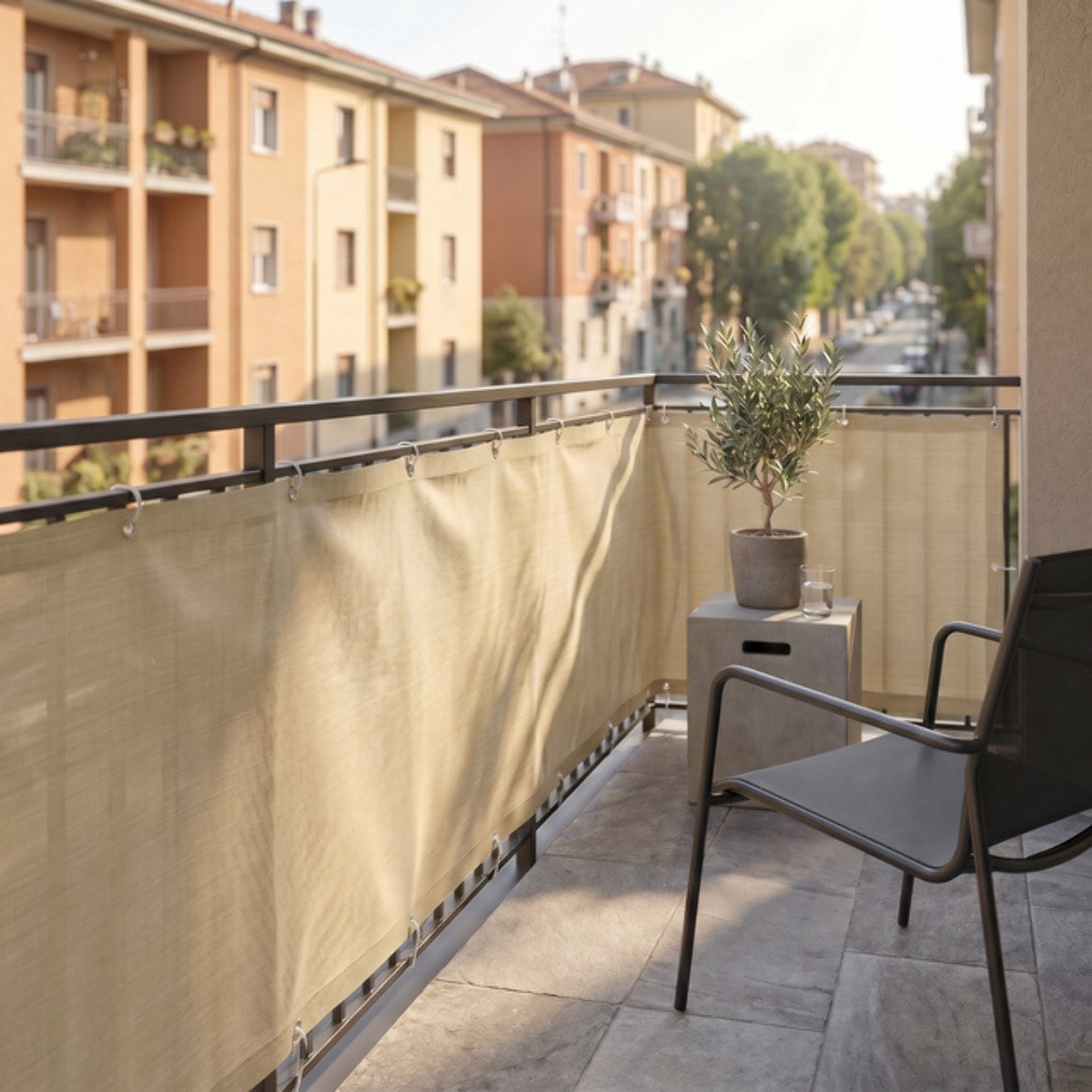 Telo copri balcone frangivento impermeabile 0,9x5 m in HDPE, schermatura privacy oltre 90%, protezione UV 95%, con occhielli e corda, resistente a vento e pioggia, ideale per ringhiera terrazza giardino, facile da installare e durevole