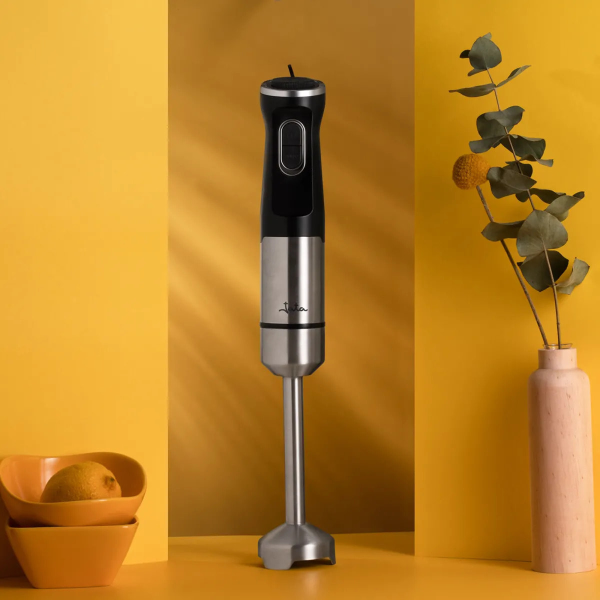 Batidora de mano JATA JEBT1851 de 1500 W. 4 cuchillas. Función turbo. Regulador de velocidad. Incluye vaso medidor