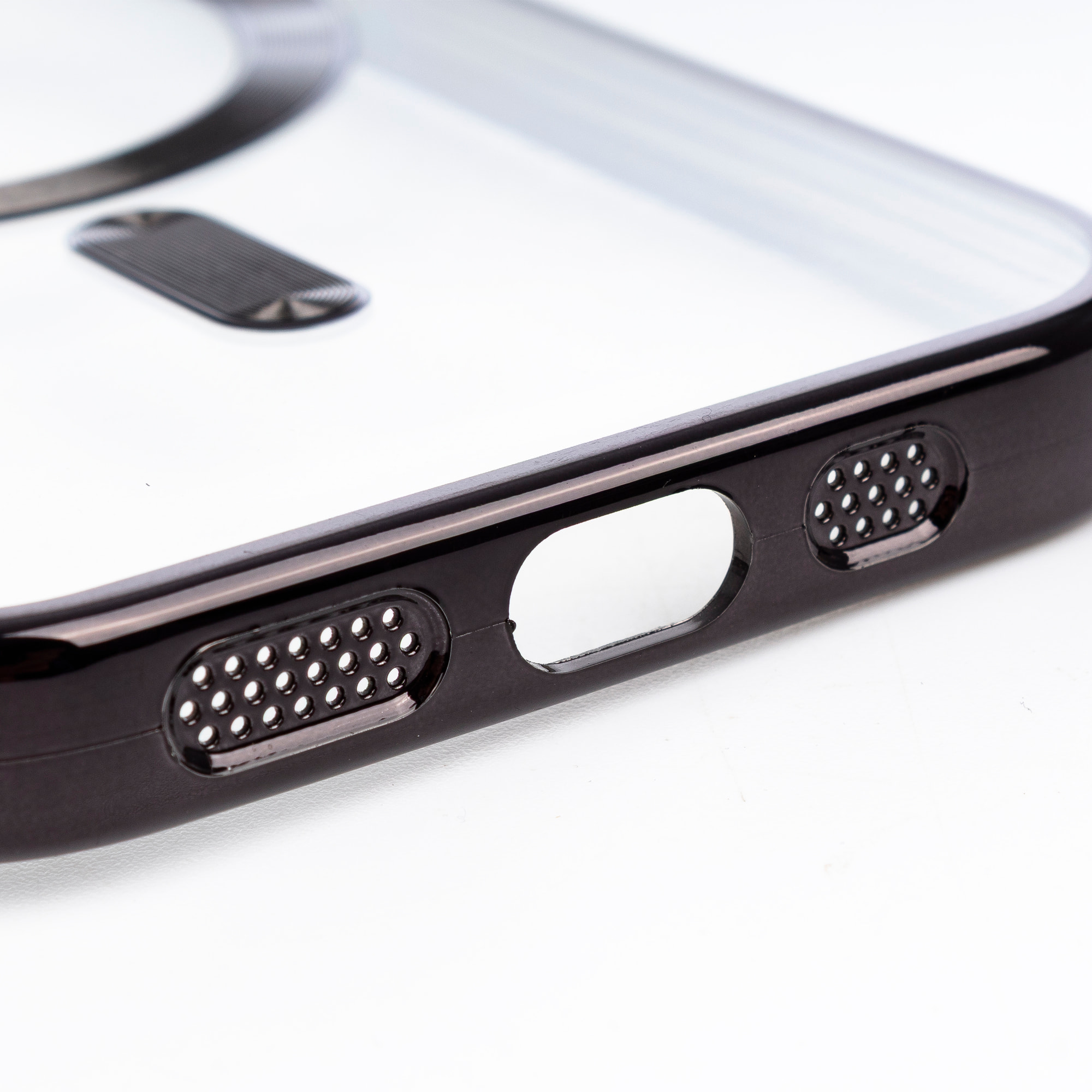 Carcasa transparente con cámara cubierta, bordes negros, antichoque y antihuellas. Magsafe para iPhone 16.