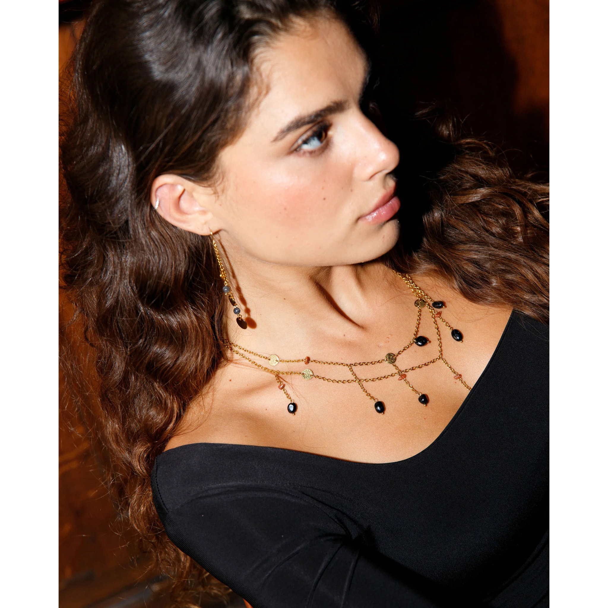 Collar de acero con cadenas y abalorios