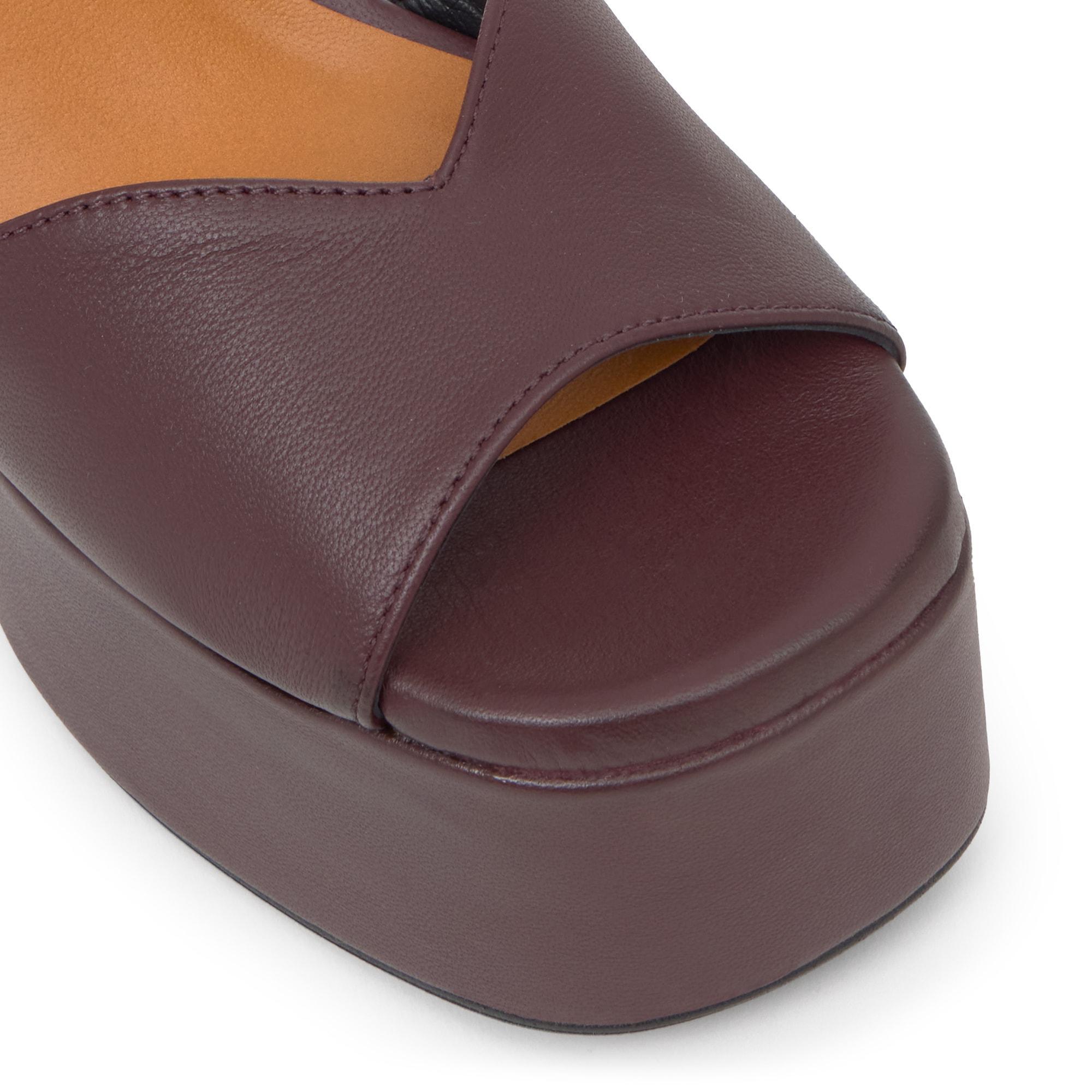 Sandalia de tacón Fibi en napa con cierre de hebilla