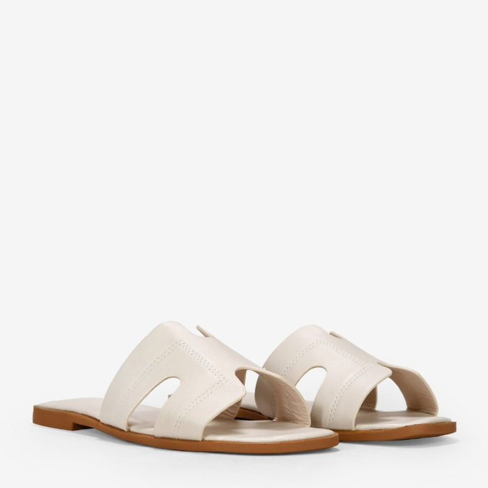 Sandalias planas beige destalonadas