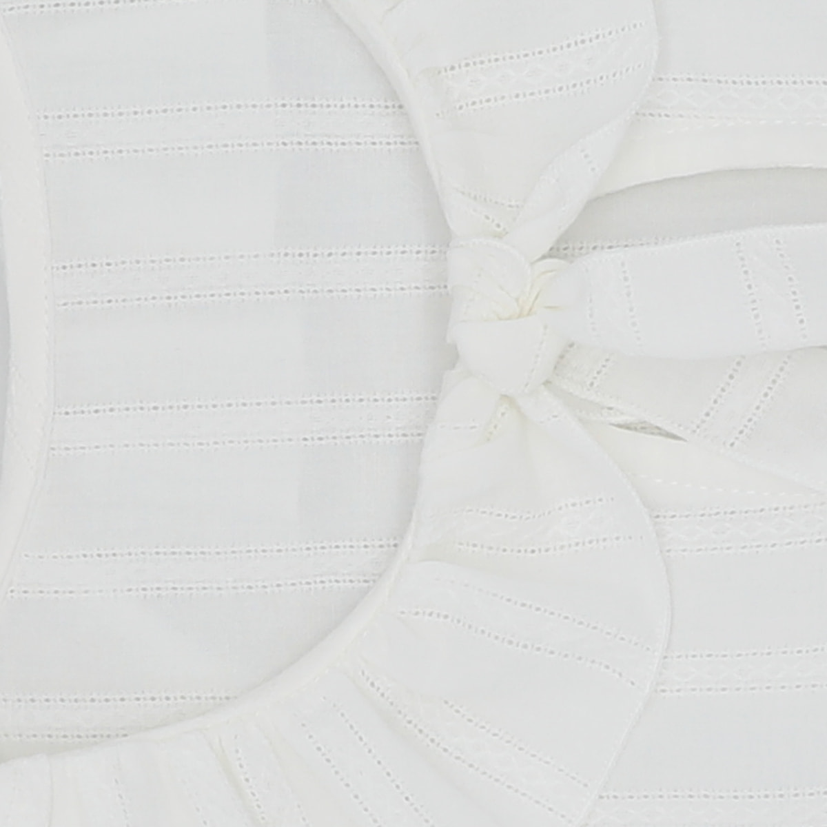 BLUSA CUELLO VOLANTE CENEFA ROMBOS BLANCO